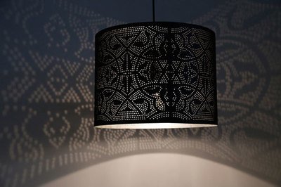 Hanglamp cylinder filigrain-stijl XL metaal mat zwart finish met binnenkant zilverkleurig