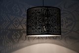 Hanglamp cylinder filigrain-stijl XL metaal mat zwart finish met binnenkant zilverkleurig