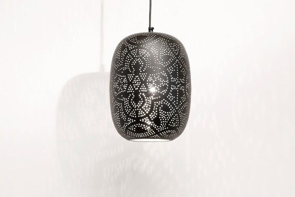 Hanglamp ovaal filigrain - metaal mat zwart finish met binnenkant zilverkleurig