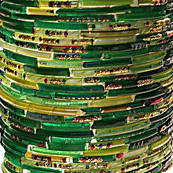 detail van waxinehouder armbandjes groen