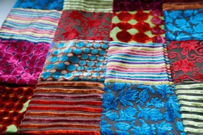 Stof detail van multi colour patchwork zonder vulling.