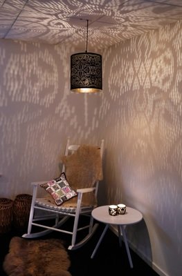 Hanglamp cylinder filigrain-stijl metaal mat zwart finish met binnenkant goudkleurig