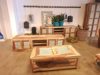 TV kast (205 cm) van sheesamhout unfinished look met transparant glasmozaiek