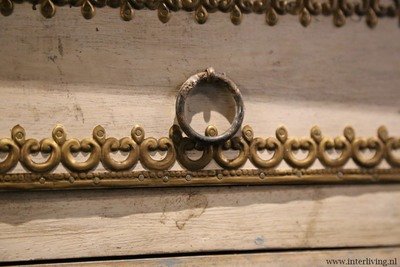 groot oosters dressoir met koper accenten