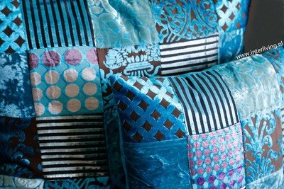 sierkussen blauw tinten - velvet patchwork - 45 cm