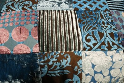 armrol aqua blauw tinten - velvet patchwork - 65 x 23 cm