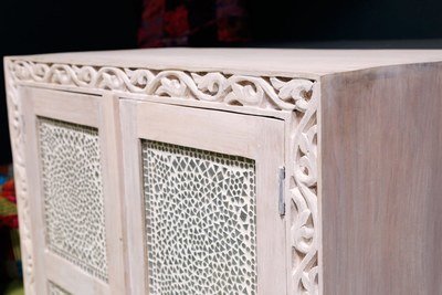 2 deurs kast mangohout - white washed - met transparante mozaïek panelen
