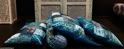 vloerkussen aqua 70 x 70 cm  - blauw tinten velvet patchwork / prints van fluweel