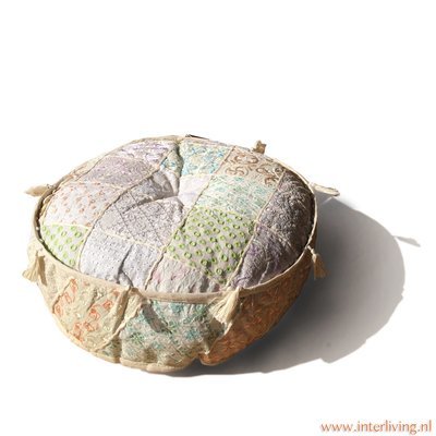 ronde lage poef wit (bont patchwork) model