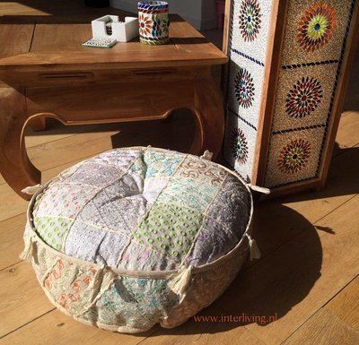 ronde lage poef wit (bont patchwork) model