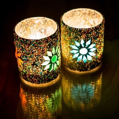 Twee stuks waxinehouder glasmozaïek multi colour turkish design en kralen