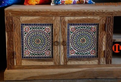 TV kast van sheesamhout unfinished look met multi colour glasmozaiek