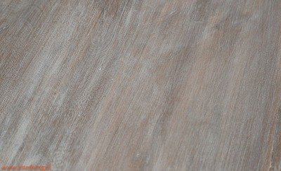 TV kast van mangohout grey washed met houtsnijwerk en lamellen