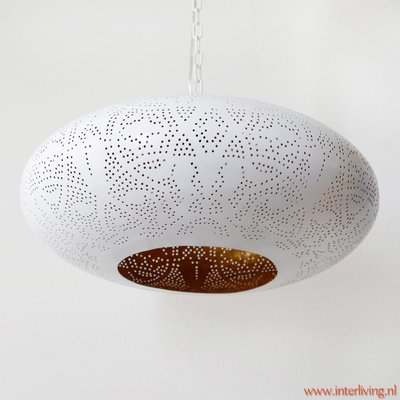 Hanglamp ufo vorm in filigrain-stijl metaal mat wit finish met binnenkant goudkleurig + set waxinehouders