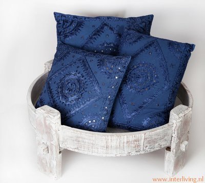 sierkussen rechthoek formaat in indigo blauw met mirror spiegeltjes en borduurwerk - handgemaakt van katoen