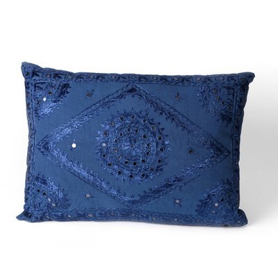 sierkussen rechthoek formaat in indigo blauw met mirror spiegeltjes en borduurwerk - handgemaakt van katoen