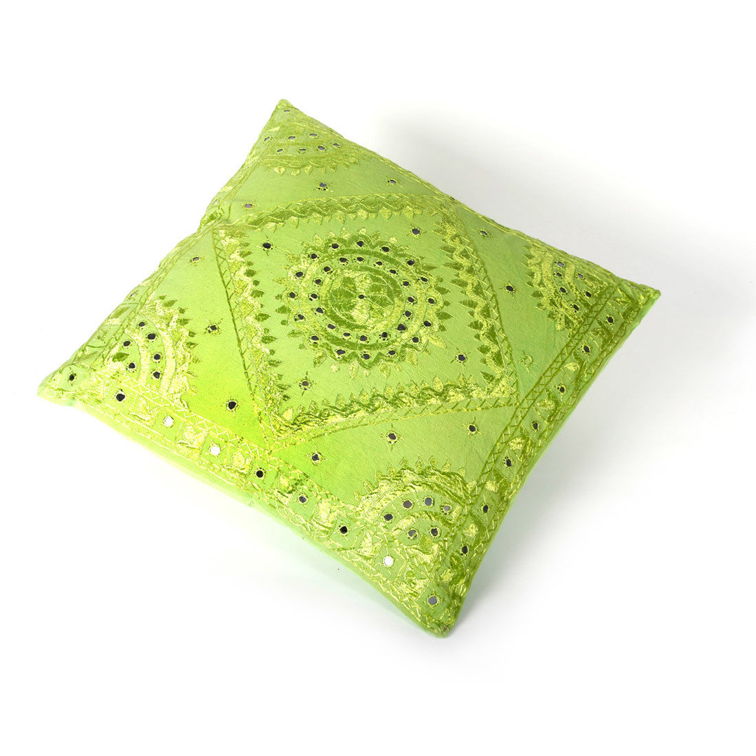 sierkussen in een fris groene lime kleur met mirror spiegeltjes en borduurwerk - handgemaakt van katoen