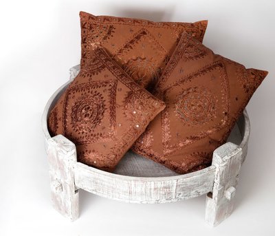 groot sierkussen in chocolade bruin met mirror spiegeltjes en borduurwerk - handgemaakt van katoen