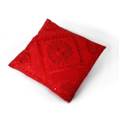 kussen in warm rood met mirror spiegeltjes en borduurwerk - handgemaakt van katoen