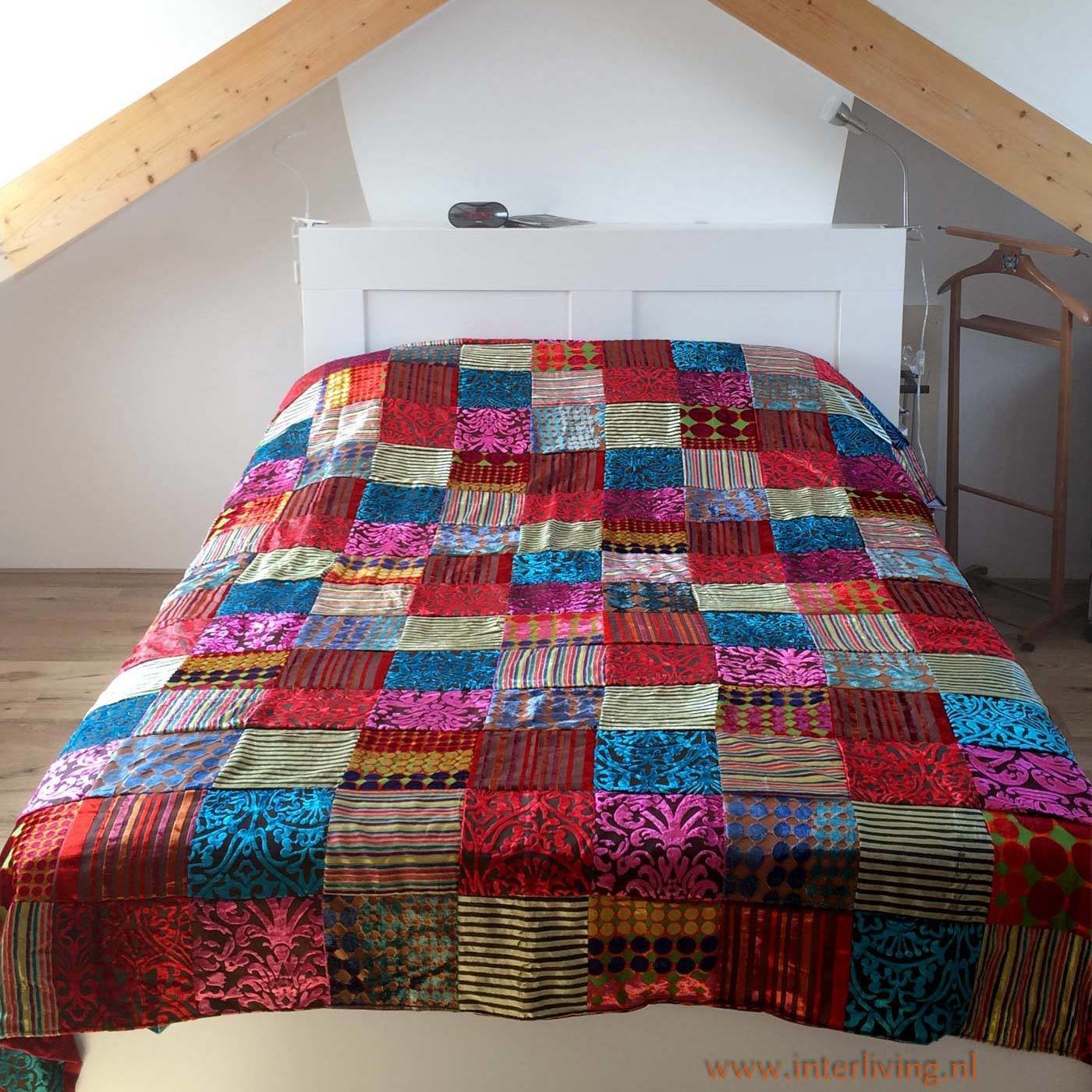 Afwijken balans Behoefte aan Bedsprei - van fluweel in bont gekleurd patchwork uitvoering - handgemaakt  uit India