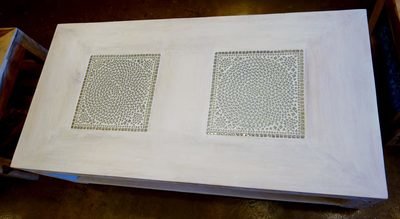 salon tafel mozaïek transparant / mangohout met houtsnijwerk - met white wash finish