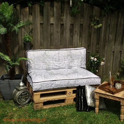 set Indiase kussenhoezen voor (euro) palletkussens - lotus print - kleur zilver met wit set Indiase kussenhoezen voor (euro) palletkussens - lotus print - kleur zilver met wit