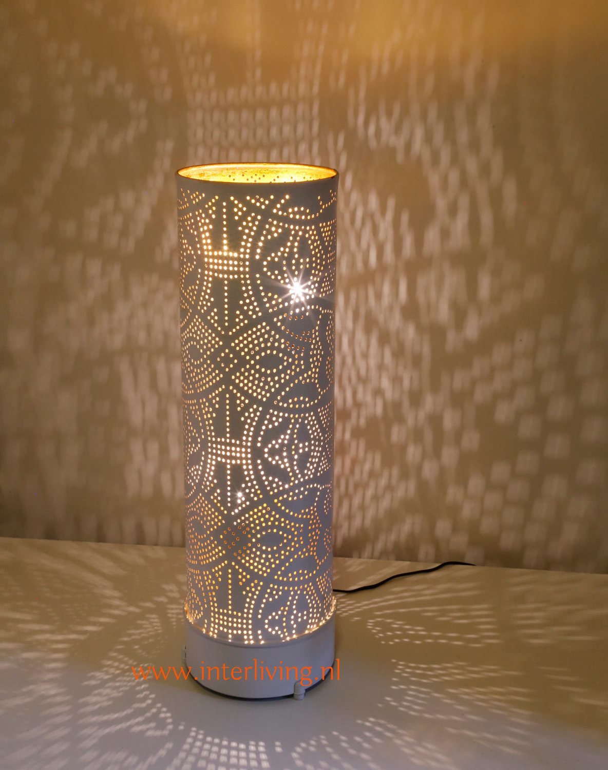 oosterse vloerlamp of staande lamp met filigrain gaatjes patronen van  metaal - wit met goud- diverse maten