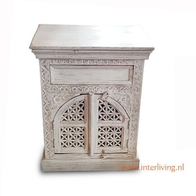 nachtkastje mangohout - white, grey washed of naturel- houtsnijwerk met open gewerkte bogen deurtjes
