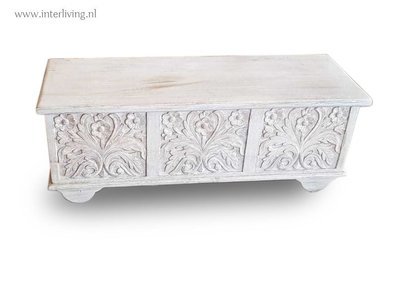 dekenkist &quot;Indian flowers&quot; white wash