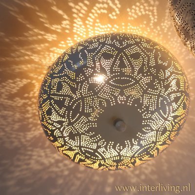 Witte plafondlamp - oosterse filigrain met vintage goud - doorsnede 25 cm Witte plafondlamp - oosterse filigrain met vintage goud - doorsnede 25 cm