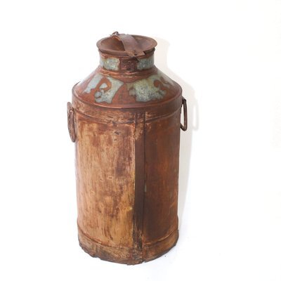 landelijke woondecoratie: oude metalen melkbus in verweerde roestige vintage ijzer style - shabby chic en handgemaakt uit India landelijke woondecoratie: oude metalen melkbus in verweerde roestige vintage ijzer style - shabby chic en handgemaakt uit India