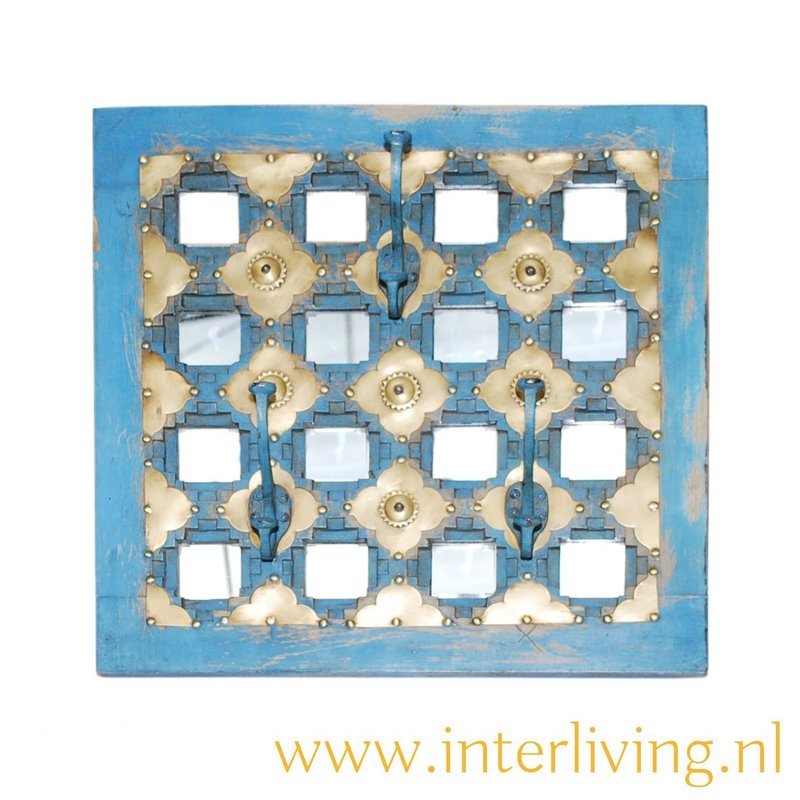 wandgarderobe / oosterse kapstok  van vintage mango hout blauw met spiegeltjes en goudkleurig brass metaal lotus met 3 oude haken uit India