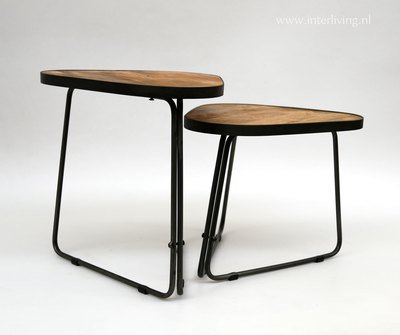 Industriële driepoot bijzettafels set van twee retro tafeltjes: mangohout met metalen frame