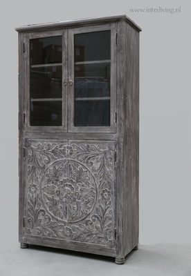 vitrinekast mangohout - dark grey washed - kast met lotus houtsnijwerk en glasdeuren - 180 cm hoog