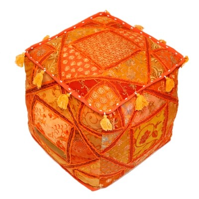 poef oranje 40 x 40 x 40 cm met kwastjes