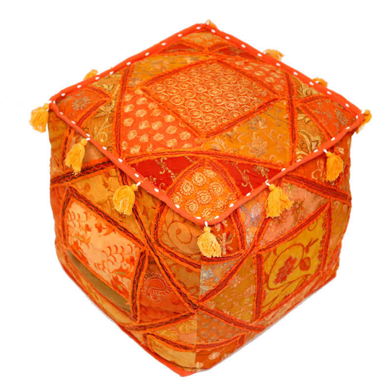 poef oranje 40 x 40 x 40 cm met kwastjes