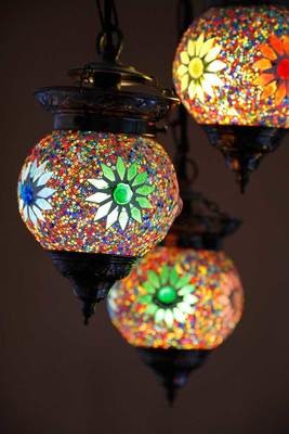 hanglamp met 5 bollen multi colour mozaïek & kralen hanglamp met 5 bollen multi colour mozaïek & kralen
