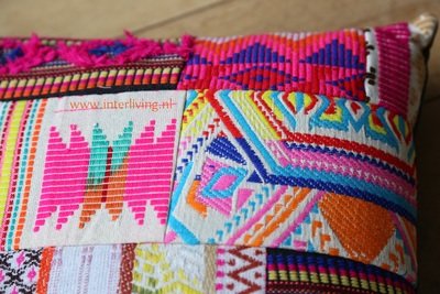 groot Ibiza patchwork stijl sierkussen met bont Peruaans borduurwerk - handgemaakt van katoen