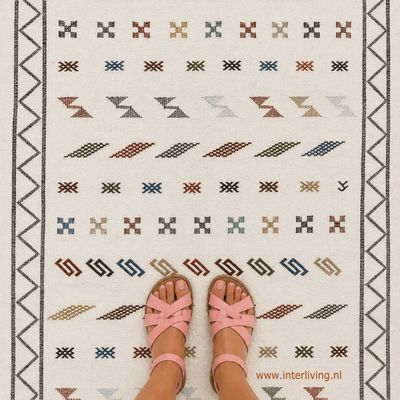 Marokkaans wit kleed - handgemaakt tapijt met grafische bont design