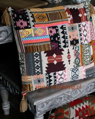 Sierkussen XL Kelim Patchwork met vier fringe kwasten met kralen -  handgemaakt van katoen