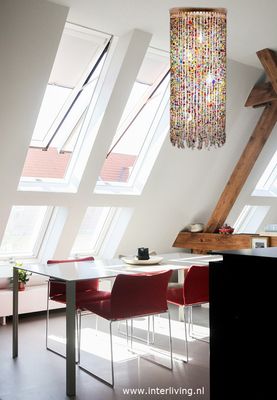 Hanglamp Asian glam - XL kleurrijke glaskralen multi colour / blauw of rood oranje - horeca project hospitality  inrichting
