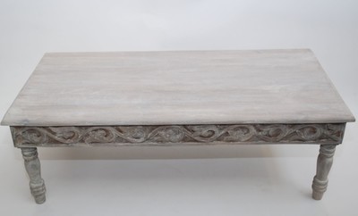 tafel van white/grey wash mango hout met prachtig lotus houtsnijwerk - 120*60*38 tafel van white/grey wash mango hout met prachtig lotus houtsnijwerk - 120*60*38