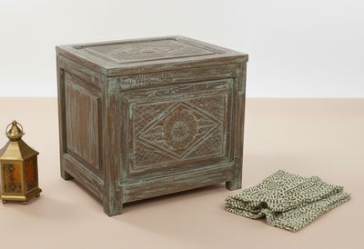 dekenkist "Maharadja" van gegraveerd mangohout in vintage India jaipur turquoise blue - opbergmeubel / bijzet-tafel