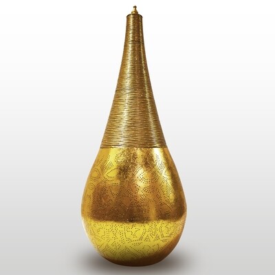 XXL vloerlamp "Stupa" - geperforeerd goudkleurig metaal van filigrain gaatjespatronen met gedraaid metaaldraad - 110 cm hoog XXL vloerlamp "Stupa" - geperforeerd goudkleurig metaal van filigrain gaatjespatronen met gedraaid metaaldraad - 110 cm hoog