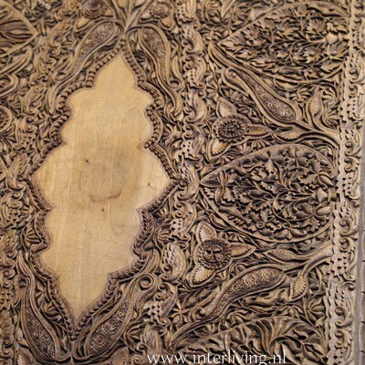salontafel - vintage - massief walnoot hout naturel - floral houtsnijwerk & dieren uit Kashmir / India - met glasplaat
