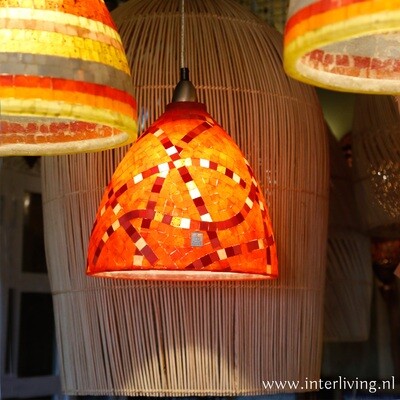 retrolamp jaren 70 met vintage patroon in de kleuren rood met een kleurrijk slinger mozaïek patronen - hoog 30 cm /  Ø 28 cm - unieke sfeerverlichting