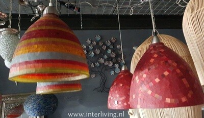retro lamp jaren '70 - hanglamp met vintage pop kringen patroon in de kleuren rood, oranje mix &amp; wit - kleurrijke steentjes mozaïek patronen - hoog 30 cm /  Ø 28 cm - unieke sfeerverlichting