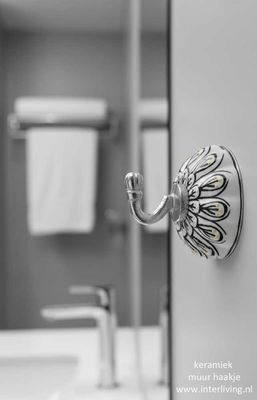 Decoratieve haak voor aan de muur - zwart/wit