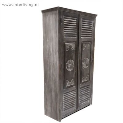 Ibiza kast / massief hoge verweerde houten kast dark grey washed 180*90*40 cm met oude luiken (shutters) en houtsnijwerk