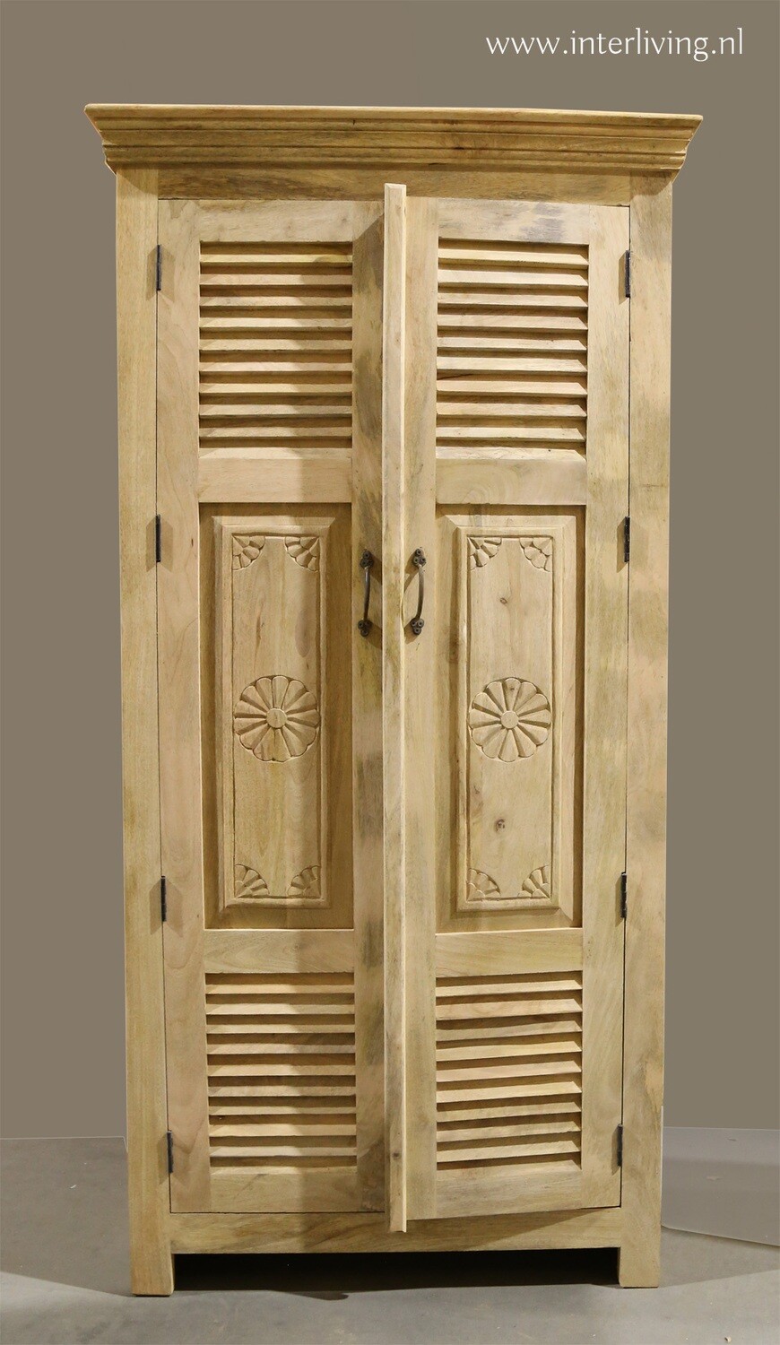 Ibiza kast / massief hoge mangohouten kast 180*90*40 cm - naturel - met oude luiken (shutters) en houtsnijwerk